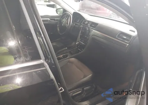 2018 Volkswagen Passat 2.0T Se z USA, uszkodzony, nr VIN 1VWBA7A38JC032988